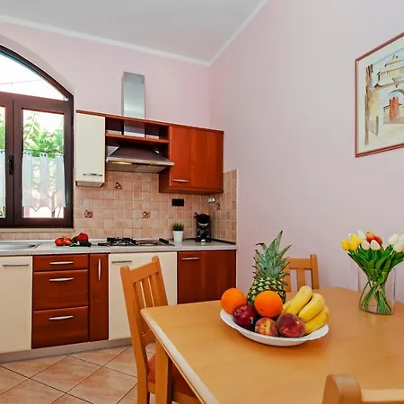 莫杜珊公寓 * 罗维尼