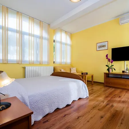 莫杜珊公寓 * 罗维尼