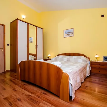 莫杜珊公寓 * 罗维尼