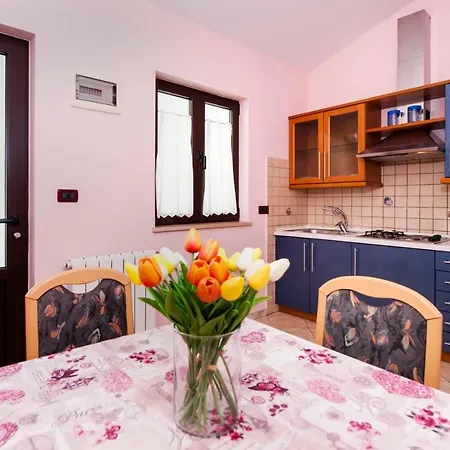 Modrusan Apartament *